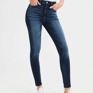 AMERICAN EAGLE // Super High Waisted Jeans